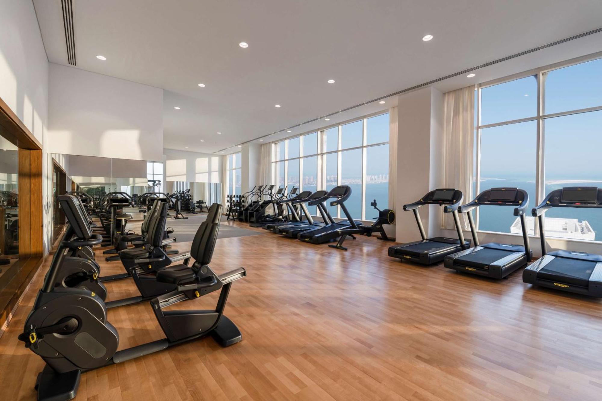 Aleph Doha Residences, Curio Collection By Hilton Εξωτερικό φωτογραφία The gym at the Ritz-Carlton, DIFC