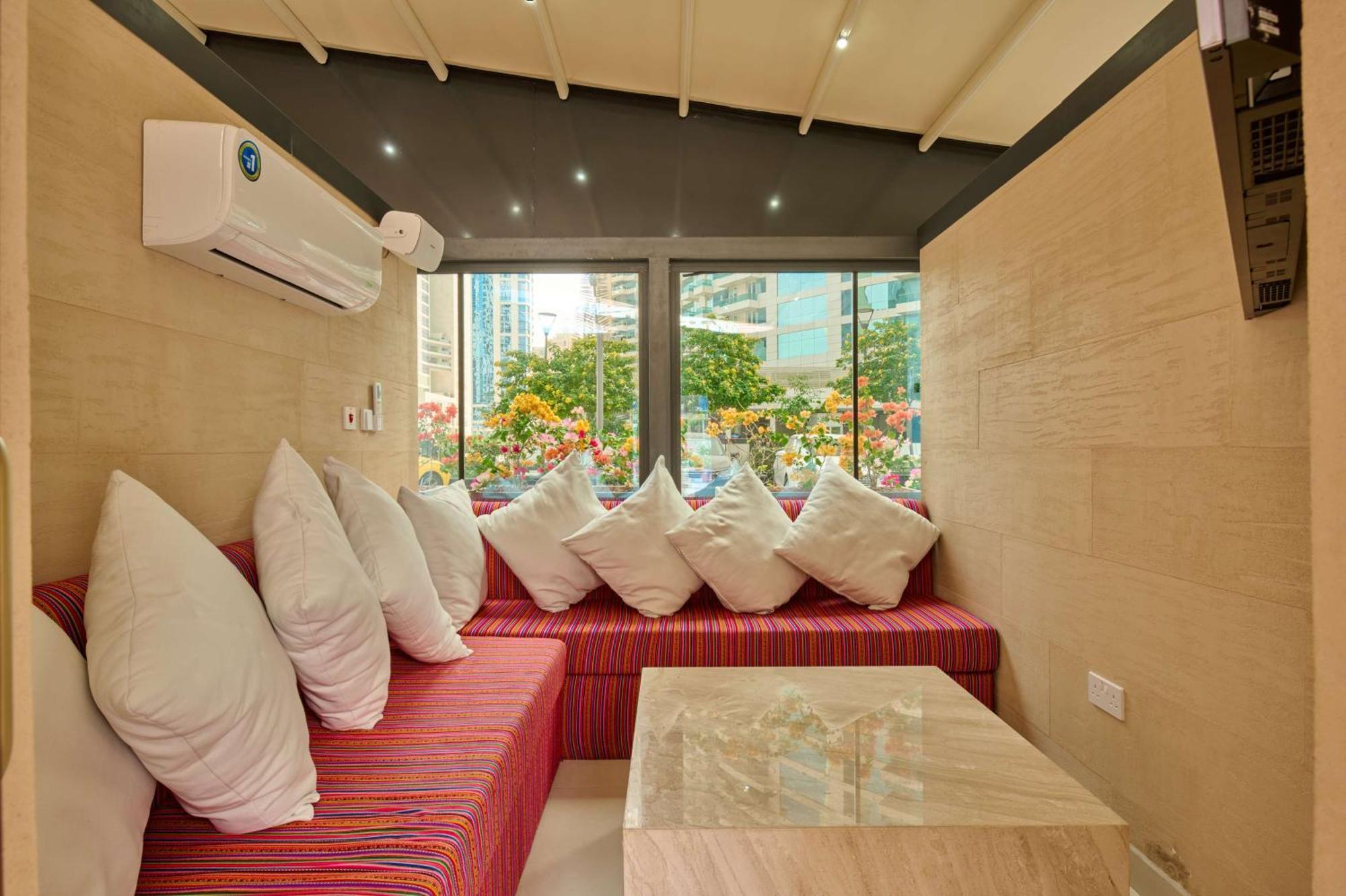 Aleph Doha Residences, Curio Collection By Hilton Εξωτερικό φωτογραφία A room at the hotel